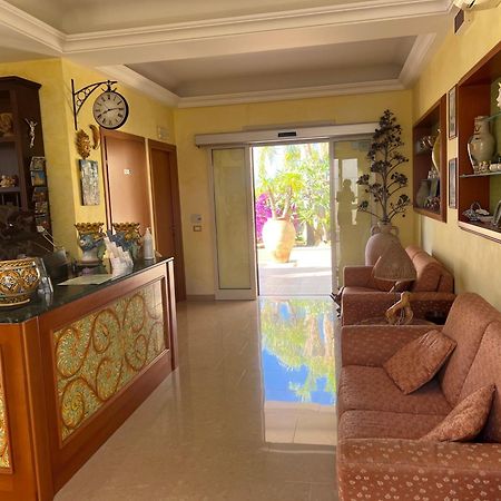 Residence Casa Del Mar Sicilia マリーナ・ディ・モーディカ エクステリア 写真