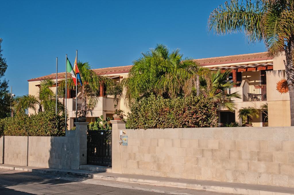 Residence Casa Del Mar Sicilia マリーナ・ディ・モーディカ エクステリア 写真