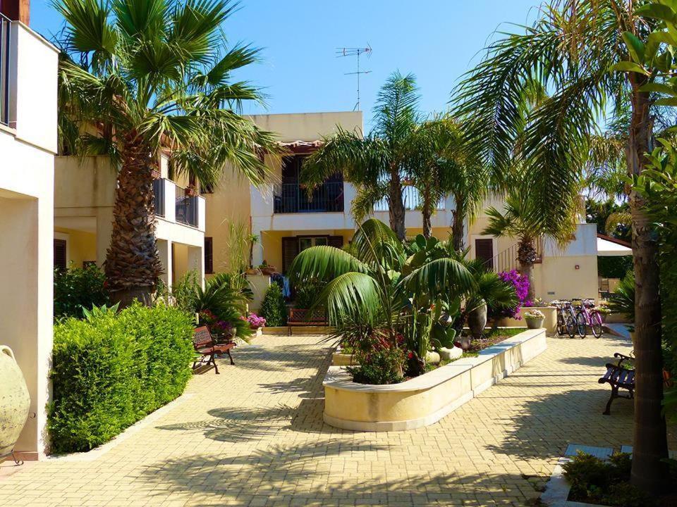 Residence Casa Del Mar Sicilia マリーナ・ディ・モーディカ エクステリア 写真